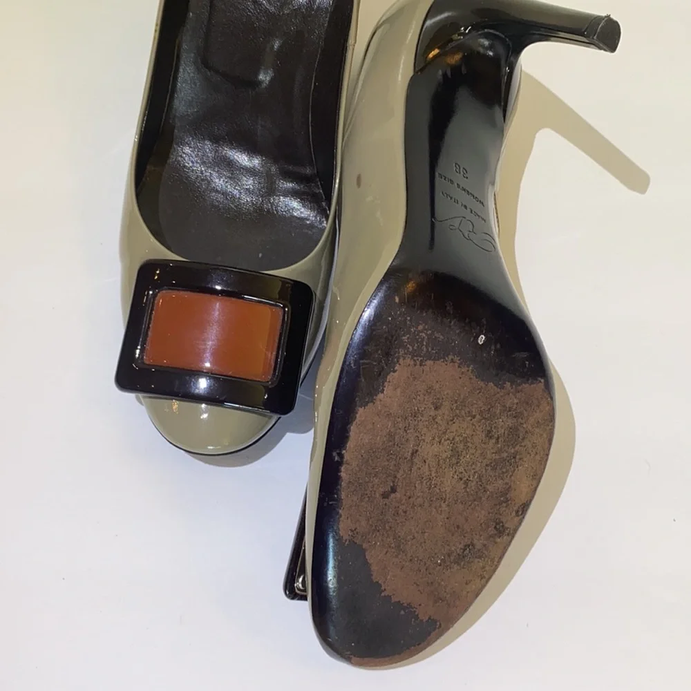 Roger Vivier Paris Round Buckle Toe Heels - Picture 5 of 8